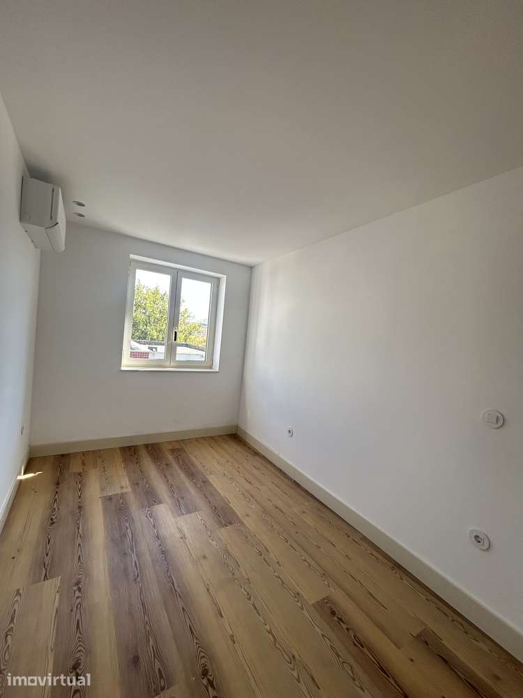 VENDE-SE T2 DUPLEX NOVO, COM COZINHA EQUIPADA, NO CENTRO DE BRAGA! - Grande imagem: 5/17