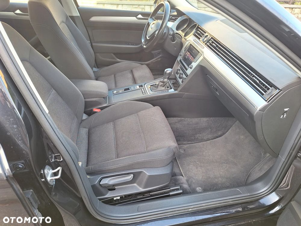 Volkswagen Passat 2.0 TDI SCR DSG Comfortline - 12