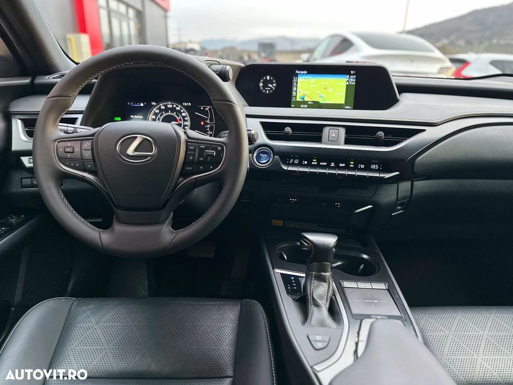 Lexus UX 250h FWD Executive - 24