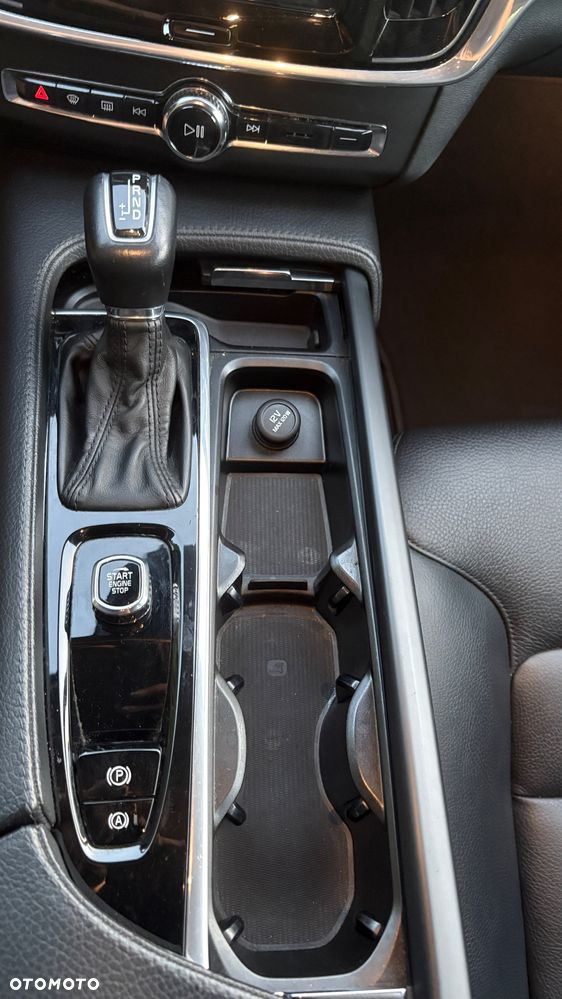 Volvo V90 D4 AWD Momentum - 38