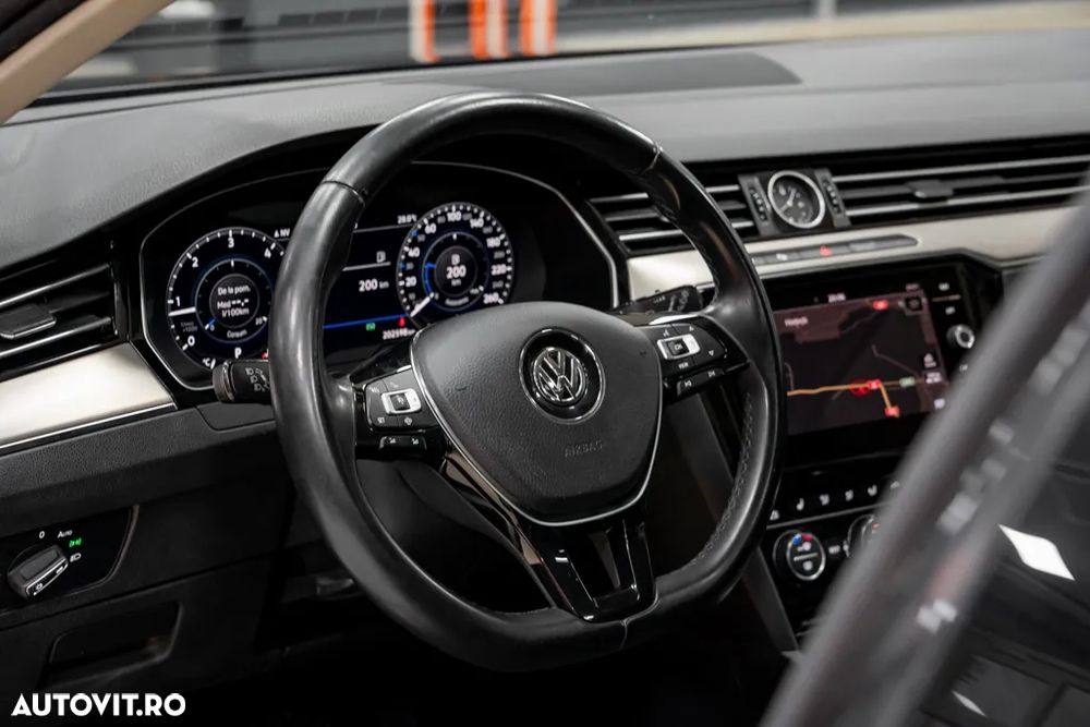 Volkswagen Passat Variant 2.0 TDI DSG R Executive - 23