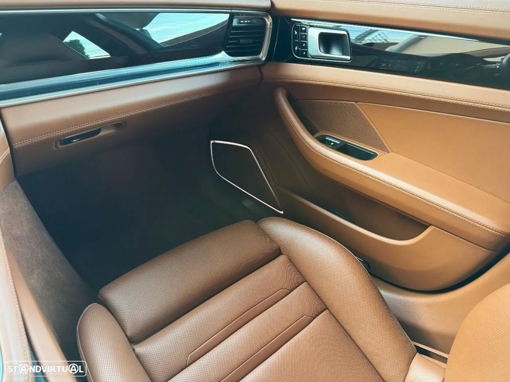Porsche Panamera Sport Turismo 4 E-Hybrid - 18