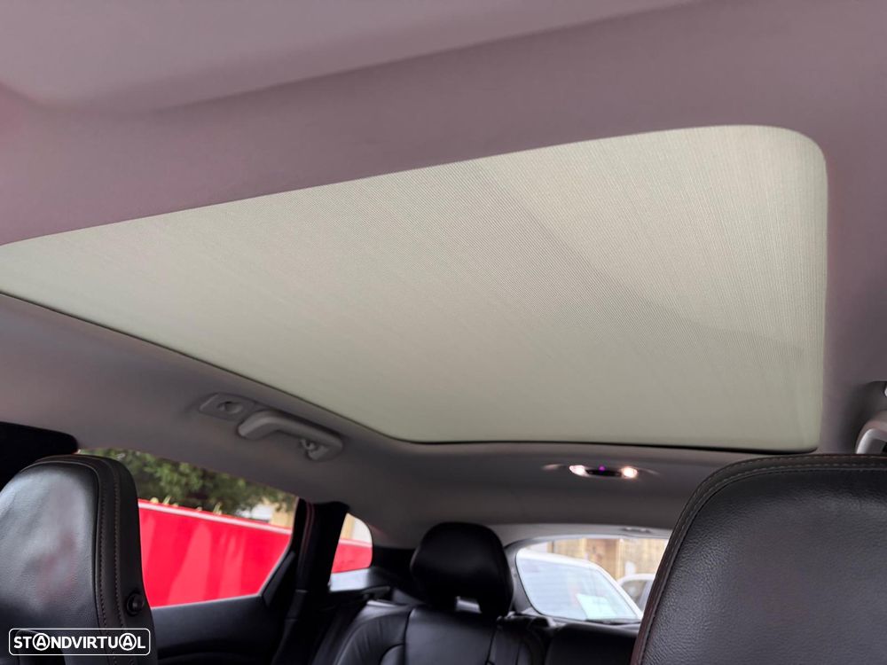 Volvo V40 Cross Country D2 Momentum - 34