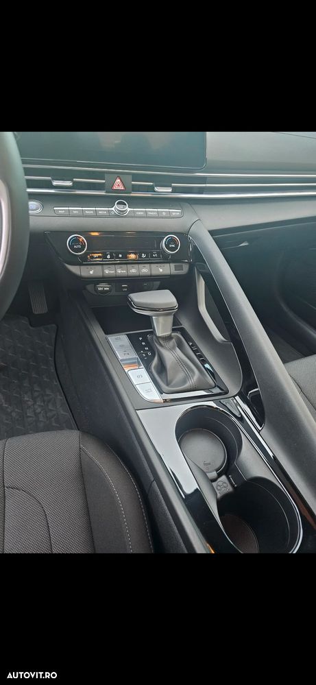 Hyundai Elantra 1.6 l 123 CP CVT Exclusive Navi - 28