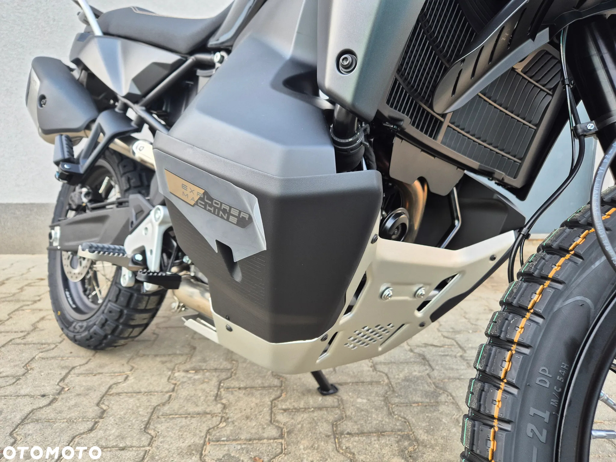 CFMoto MT - 10