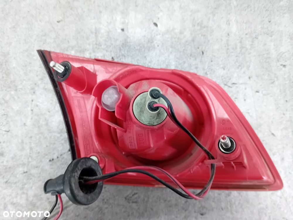 LAMPA TYLNA PRAWA W KLAPE INFINITI FX35 4961B - 4