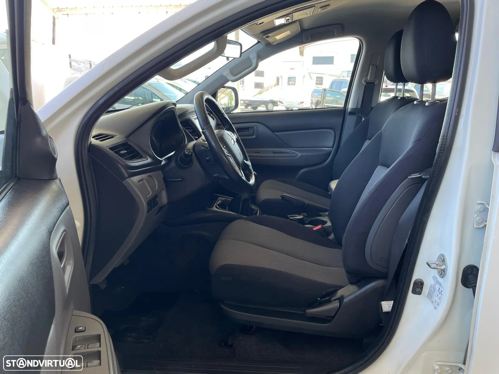Mitsubishi L200 2.4 DI-D CD Invite 2WD - 9