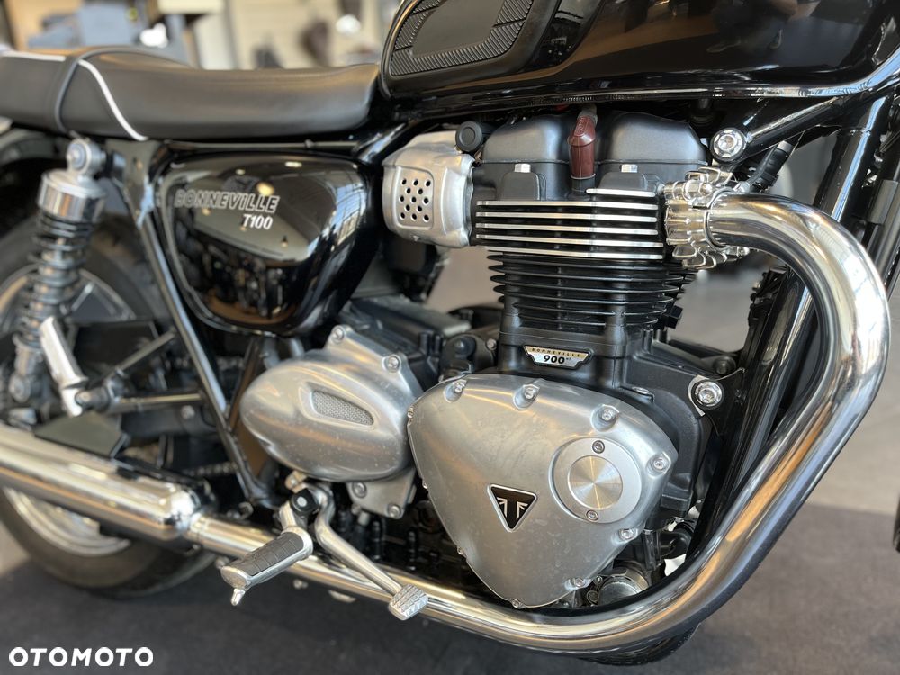 Triumph Bonneville - 7