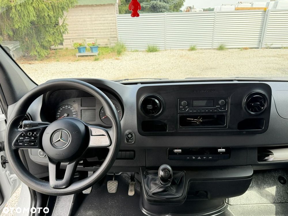 Mercedes-Benz Sprinter - 12