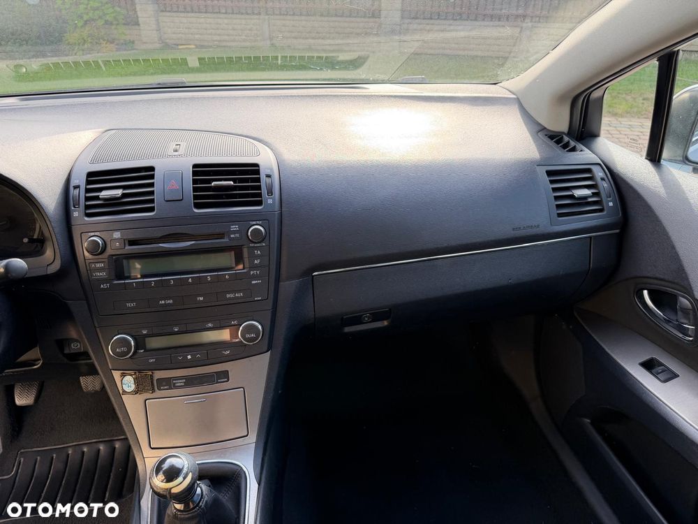 Toyota Avensis - 12