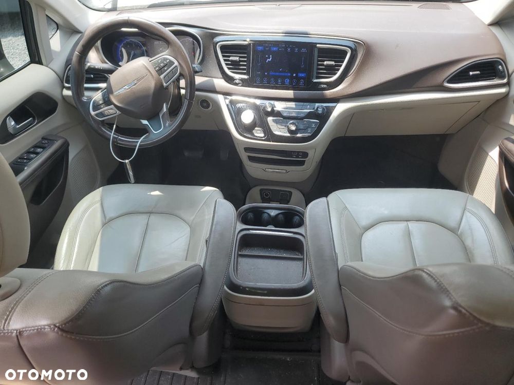 Chrysler Pacifica - 7