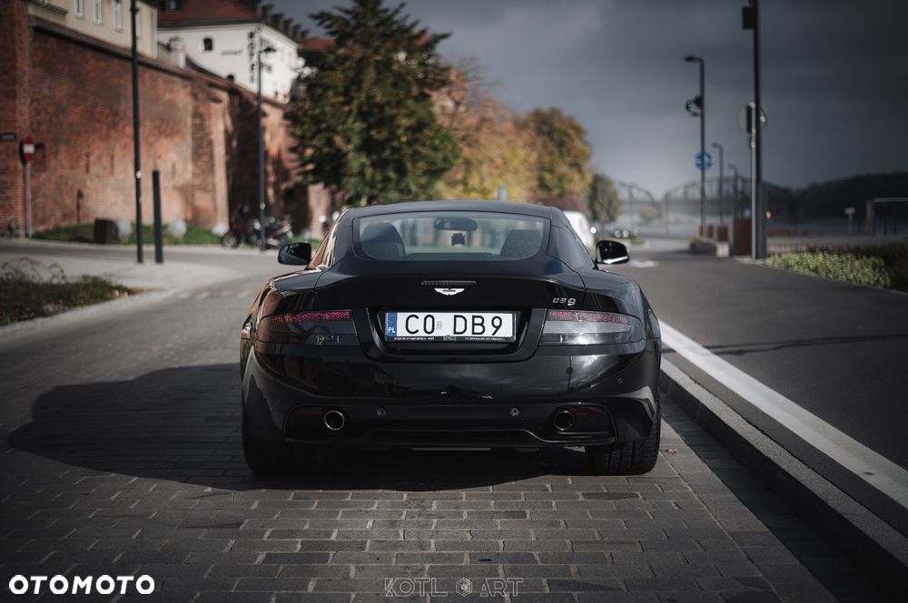 Aston Martin DB9 - 15