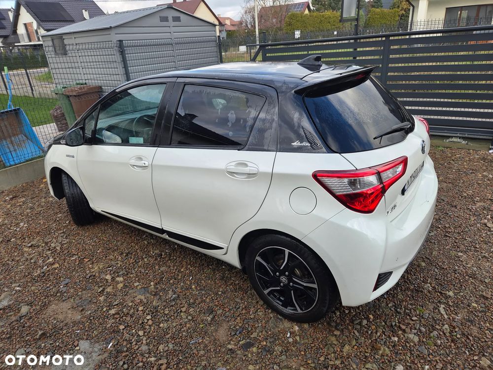 Toyota Yaris Hybrid 100 Selection Platinum - 4