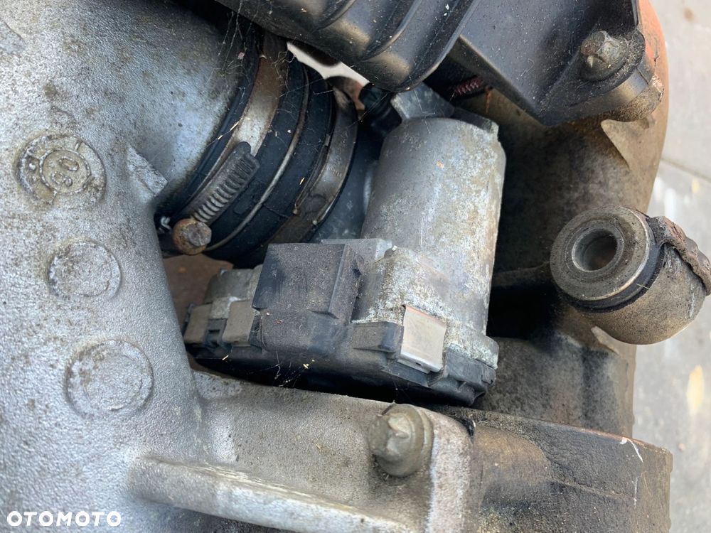 KOMPRESOR MERCEDES W203 1.8i A2711400887 - 6