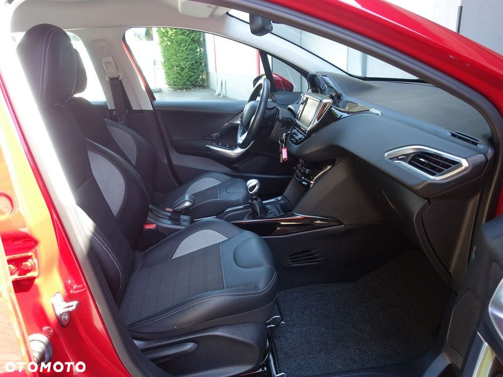 Peugeot 2008 1.2 Pure Tech Allure S&S - 14