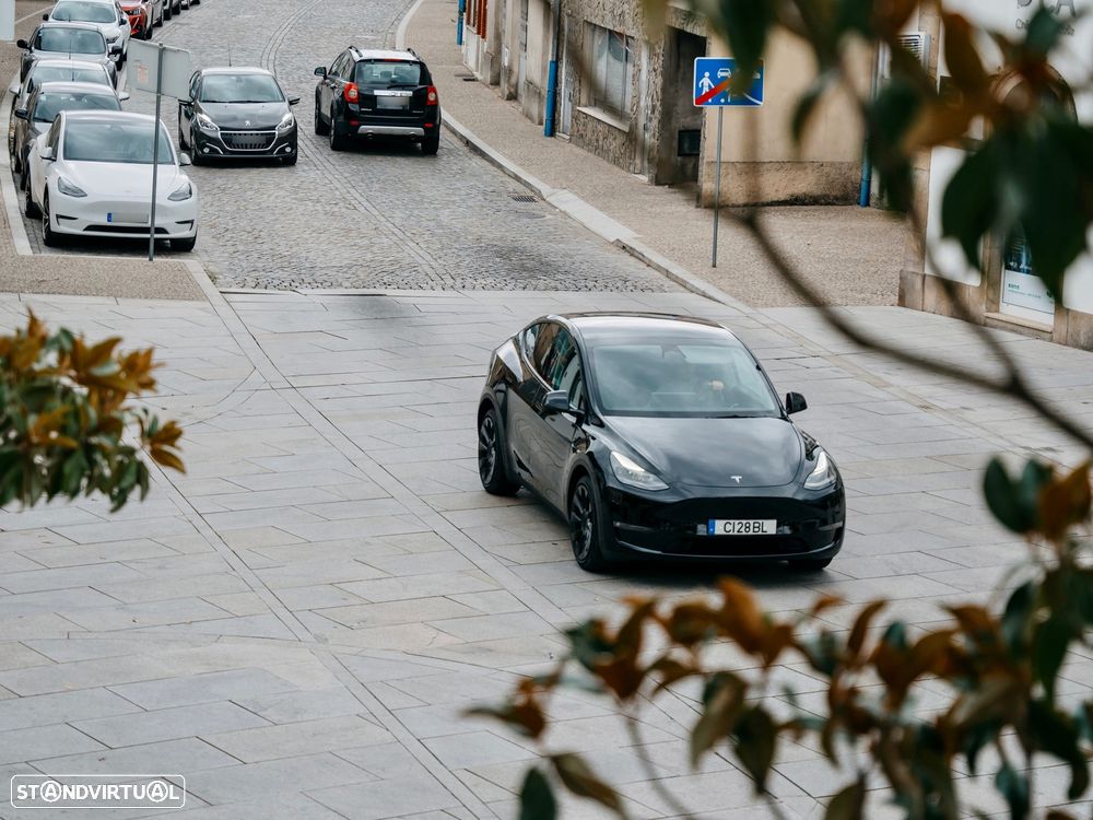 Tesla Model Y Long Range Dual Motor AWD - 9