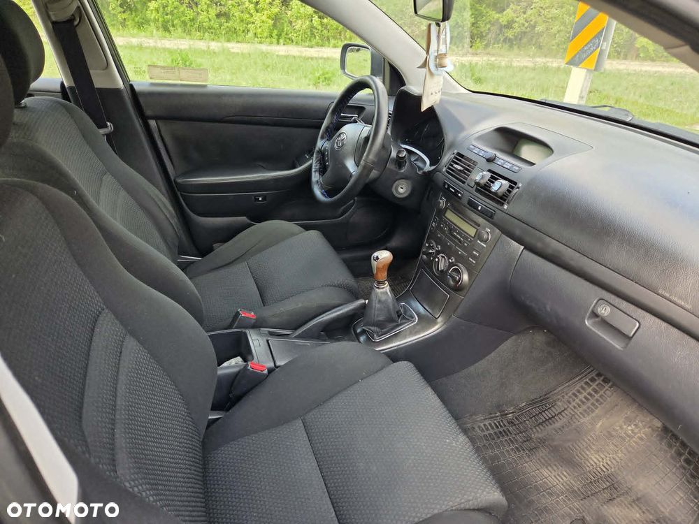 Toyota Avensis 1.8 VVT-i Terra - 10