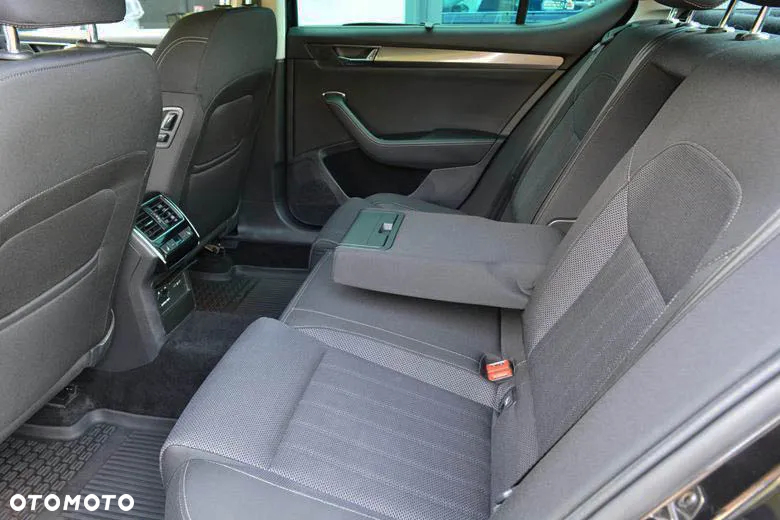 Skoda Superb 2.0 TDI SCR Style DSG - 37