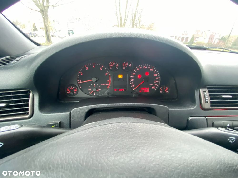 Audi A6 Avant 2.4 - 10