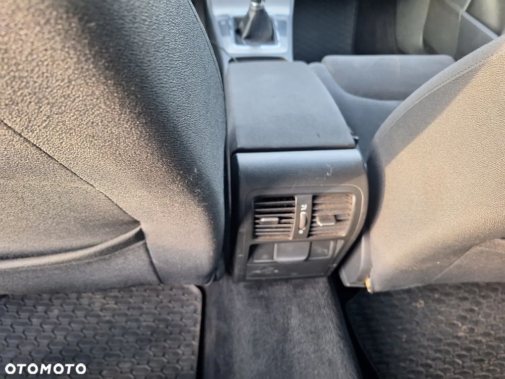 Volkswagen Passat 1.9 TDI Comfortline - 12