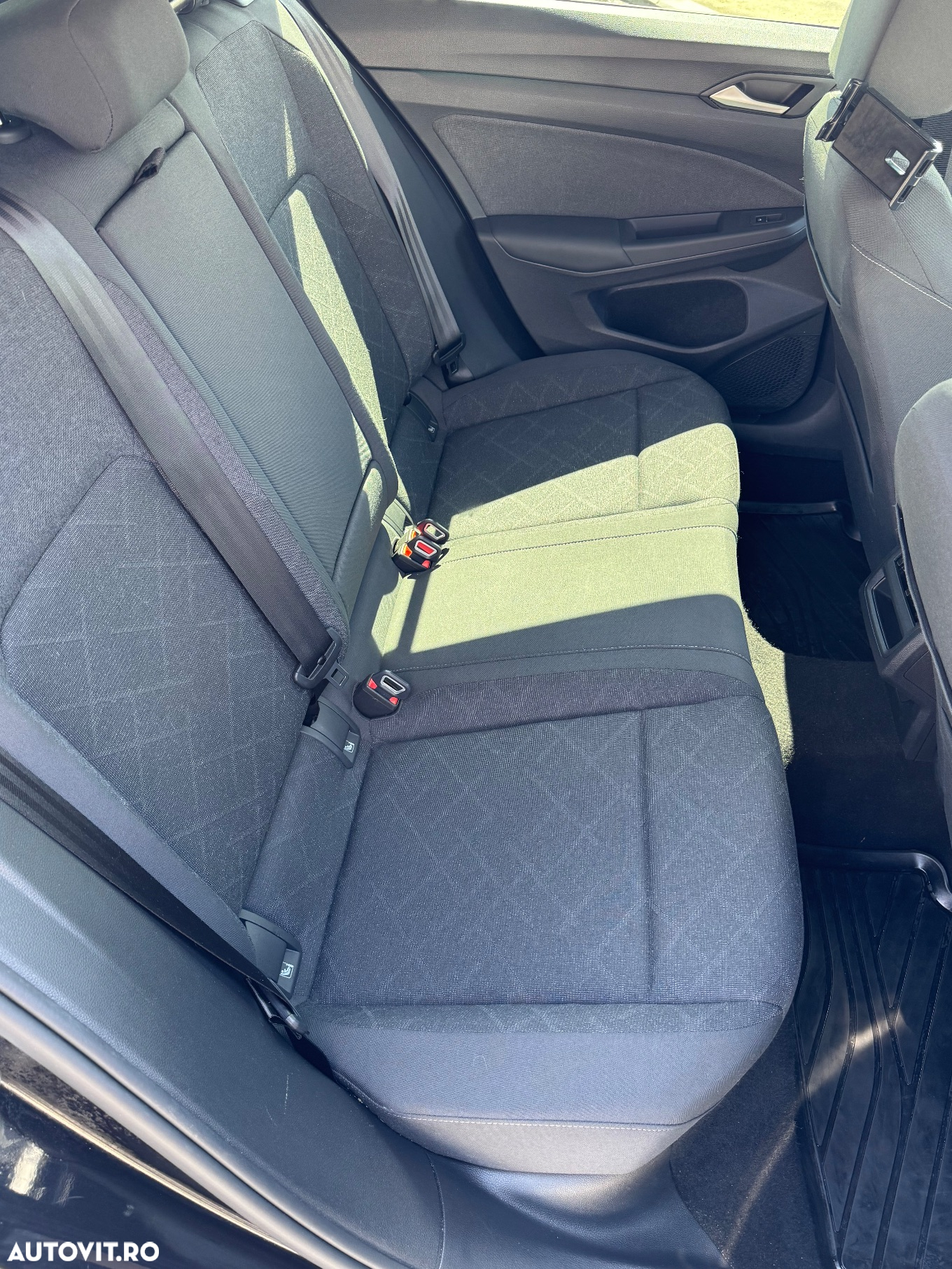 Volkswagen Golf 1.0 eTSI DSG MHEV Life - 8