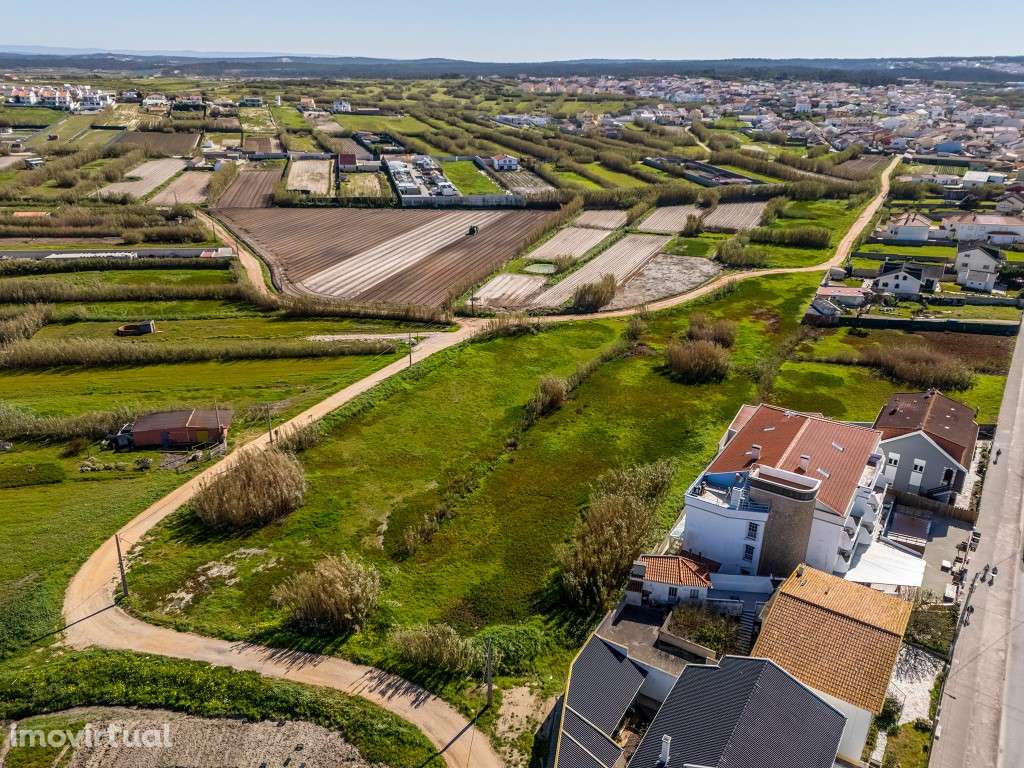 Terreno a 650m do mar com PIP para 16 lotes - Grande imagem: 2/9
