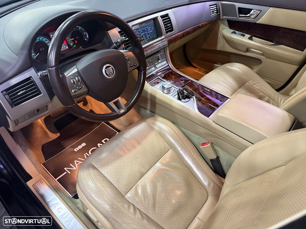 Jaguar XF 2.7 V6 Premium Luxury - 15