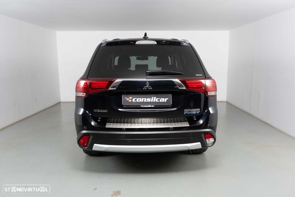 Mitsubishi Outlander - 4
