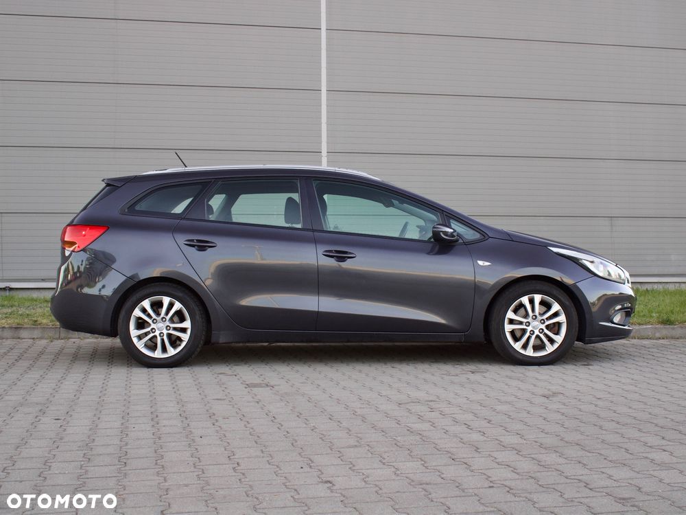 Kia Ceed - 10
