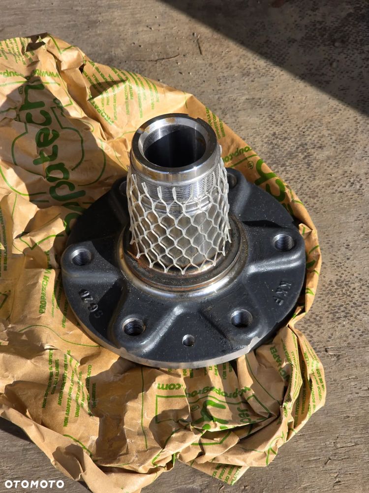 Piasta przednia L/P IVECO DAILY 35S, 35C  2014-2019 - 1