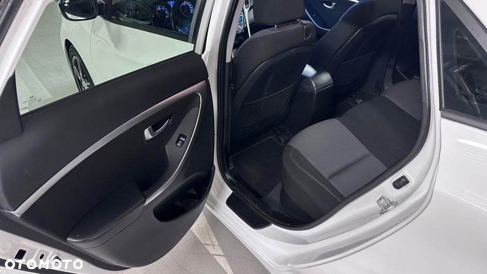 Hyundai i30 blue 1.6 CRDi YES Gold - 24