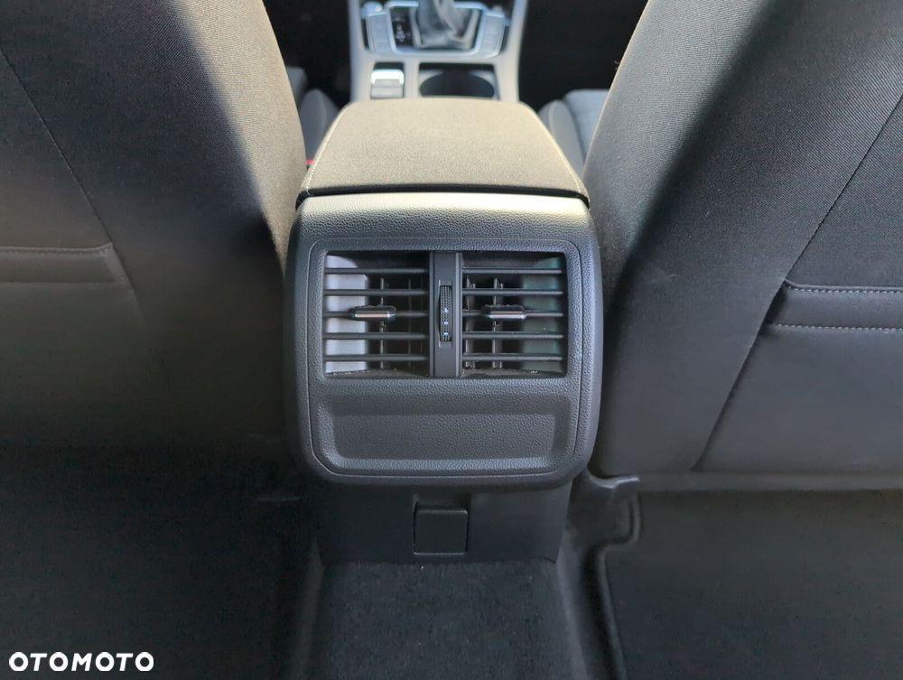 Volkswagen Passat Variant 2.0 TSI Business DSG - 13