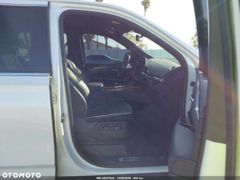Cadillac Escalade - 9