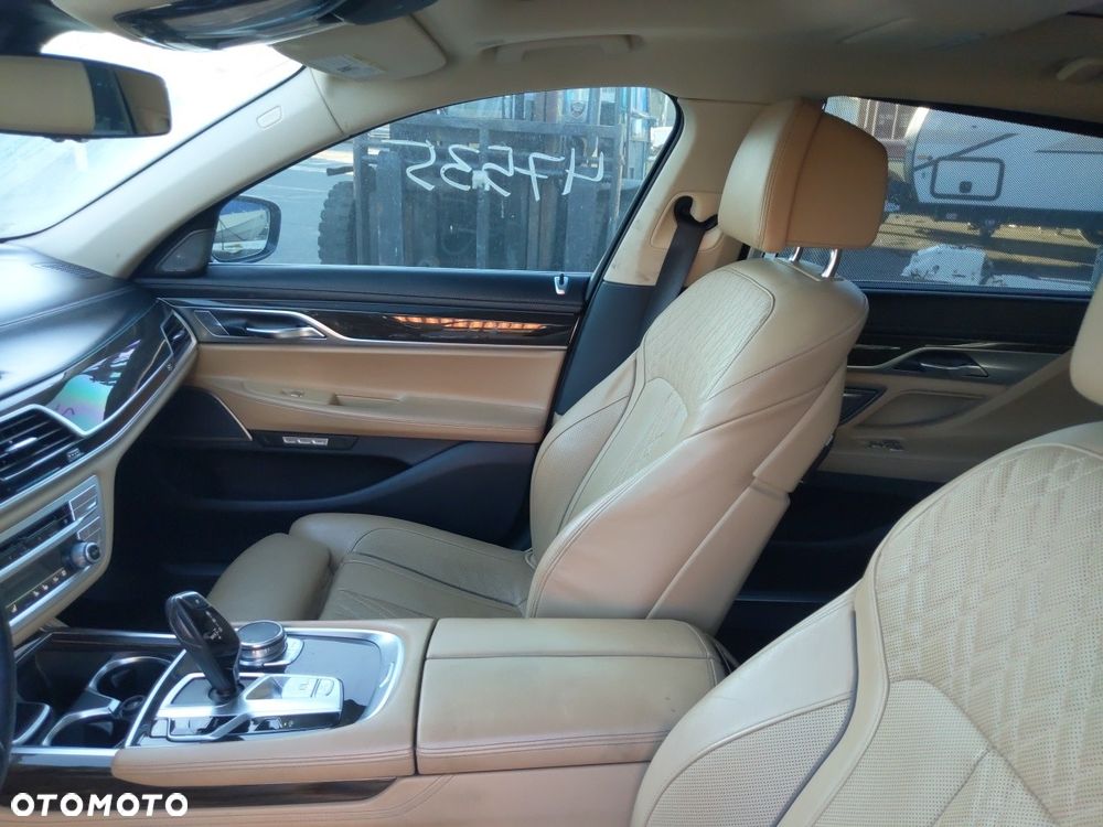 BMW Seria 7 740Li sport - 18