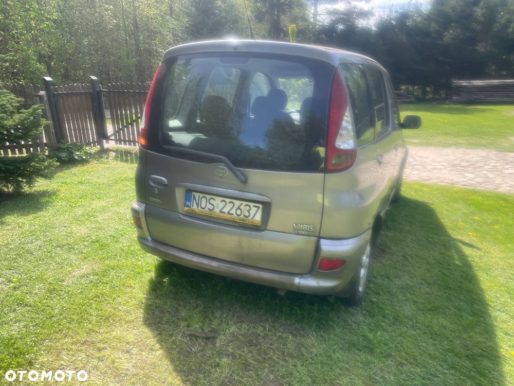 Toyota Yaris Verso 1.3 - 3