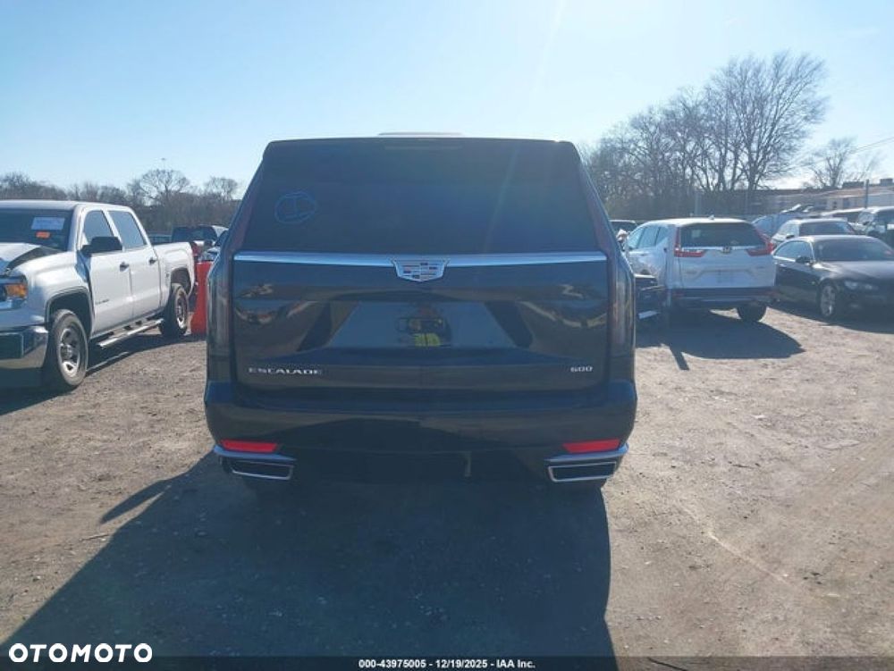 Cadillac Escalade - 4