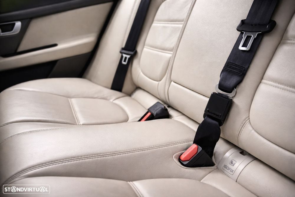 Jaguar XE 2.0 D Prestige AWD Aut. - 49