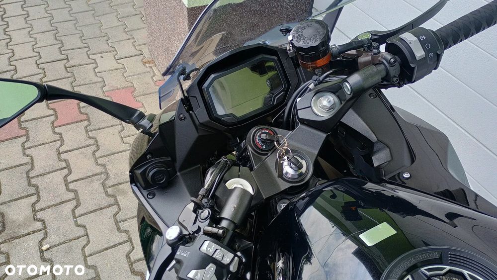 Kawasaki Ninja 1000 SX - 10