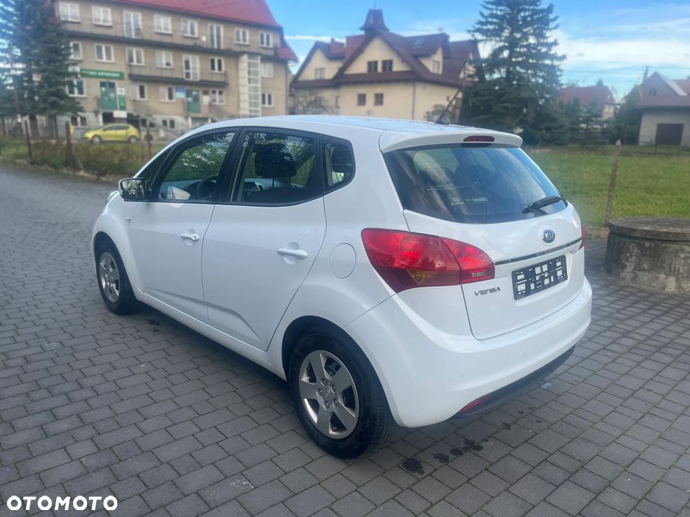 Kia Venga - 4