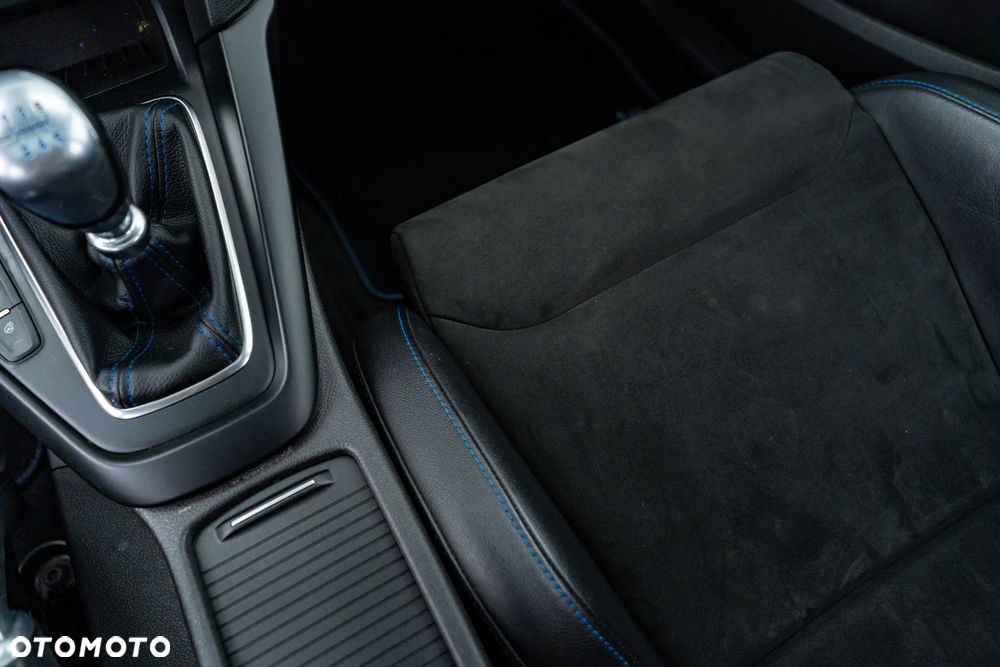 Ford Focus 2.3 EcoBoost RS - 23