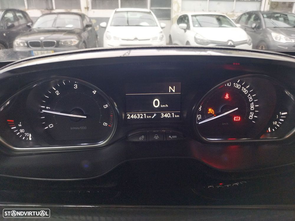 Peugeot 2008 1.6 e-HDi Allure - 6