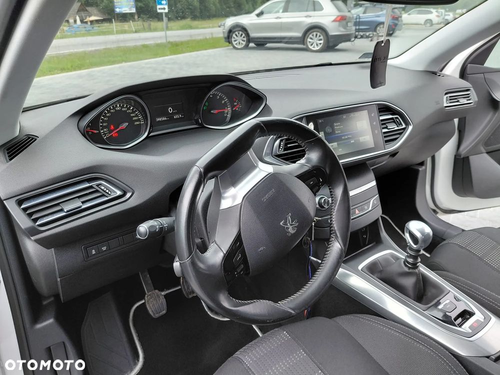 Peugeot 308 1.2 PureTech Allure S&S - 3