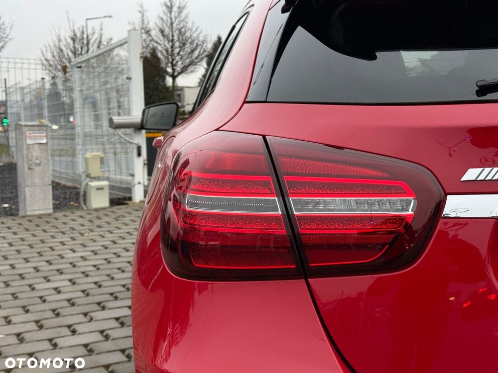 Mercedes-Benz GLA AMG 45 4-Matic - 12