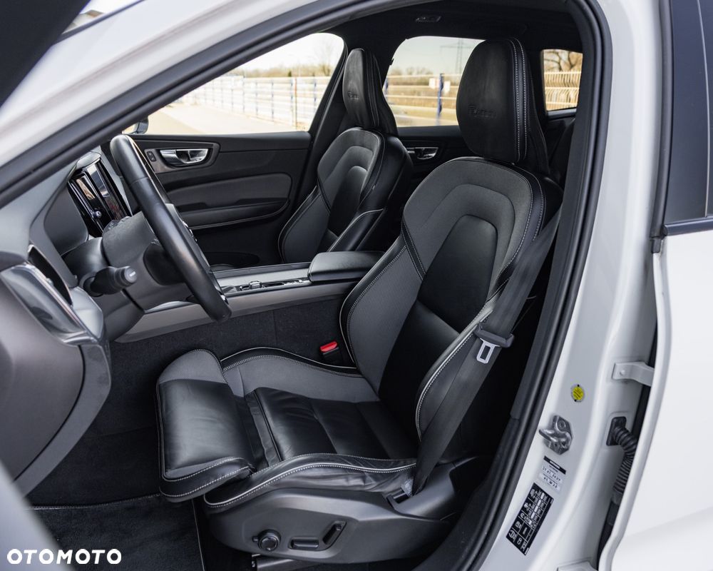 Volvo XC 60 D4 AWD Geartronic RDesign - 16