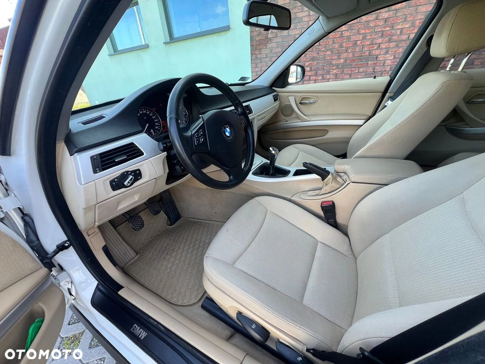 BMW Seria 3 318i - 22