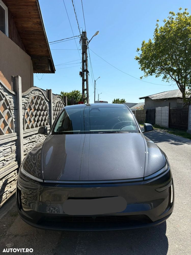 Tesla Model Y - 1