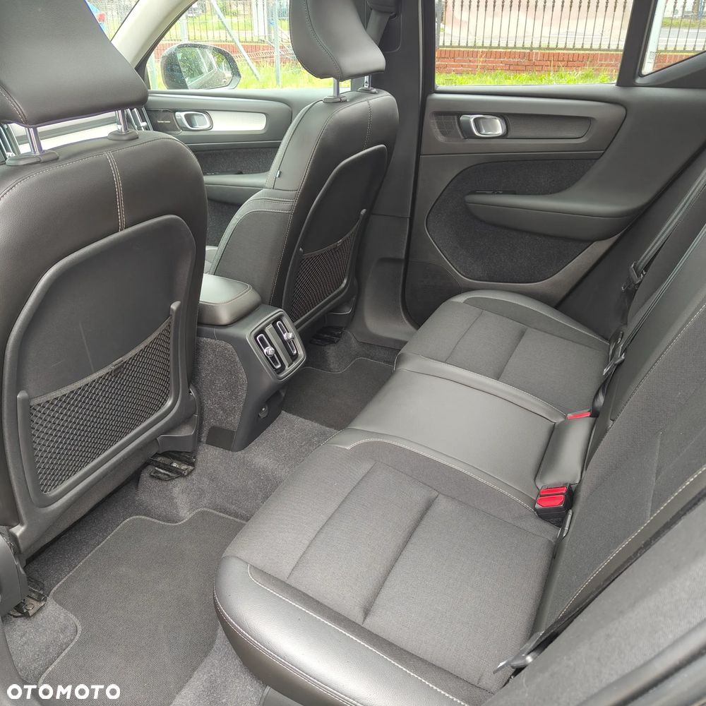 Volvo XC 40 T5 AWD Momentum Pro - 19