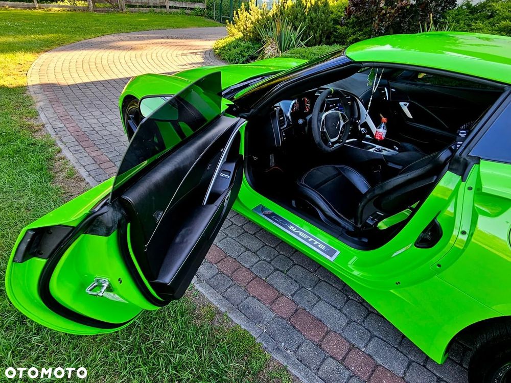 Chevrolet Corvette - 25