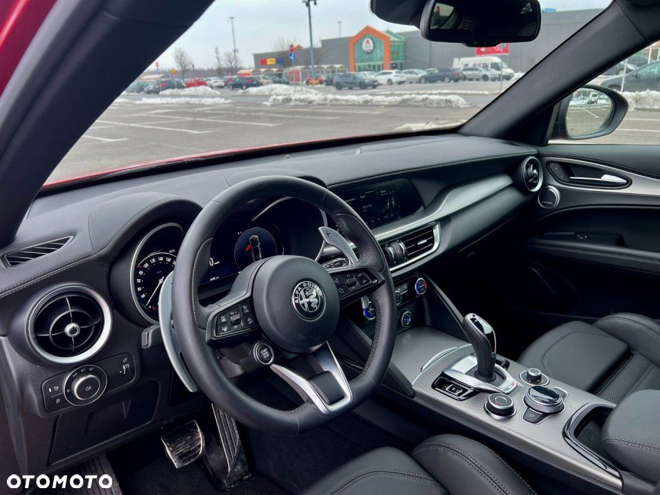 Alfa Romeo Stelvio - 8