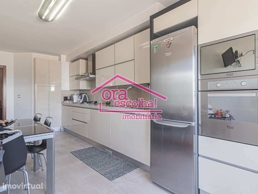 Apartamento T2 + 1 de 2011 com 104 m2 e arrecadação individual na A... - Grande imagem: 2/17